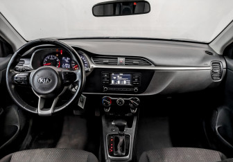 Подержанный автомобиль Kia Rio Hatchback 2021 года (14 фото)