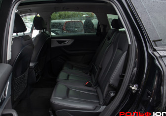 Подержанный автомобиль Audi Q7 2019 года (8 фото)