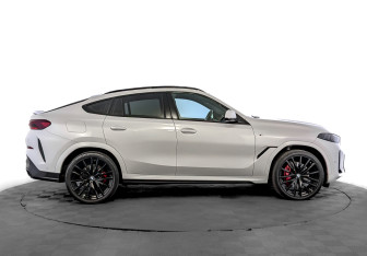 Подержанный автомобиль BMW X6 2023 года (4 фото)