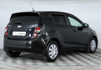 Подержанный автомобиль Chevrolet Aveo Hatchback 2012 года (5 фото)