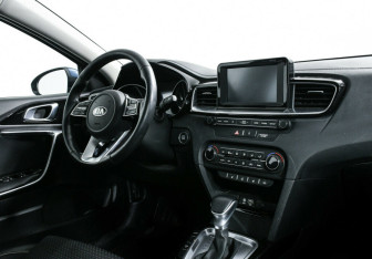 Подержанный автомобиль Kia Ceed Wagon 2019 года (8 фото)