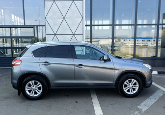 Подержанный автомобиль Peugeot 4008 2012 года (4 фото)