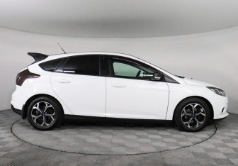 Подержанный автомобиль Ford Focus Hatchback 2011 года (4 фото)