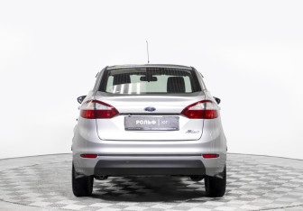 Подержанный автомобиль Ford Fiesta Sedan 2015 года (6 фото)