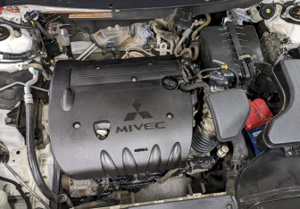 Подержанный автомобиль Mitsubishi Outlander 2018 года (9 фото)