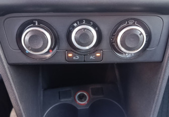 Подержанный автомобиль Volkswagen Polo Sedan 2011 года (16 фото)
