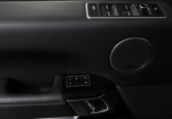 Подержанный автомобиль Land Rover Range Rover 2015 года (16 фото)