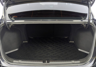 Подержанный автомобиль Geely Emgrand 2023 года (10 фото)