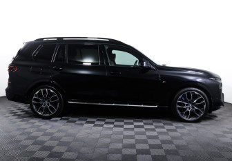 Подержанный автомобиль BMW X7 2023 года (4 фото)