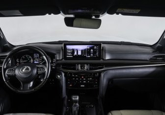 Подержанный автомобиль Lexus LX 2018 года (14 фото)