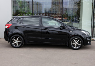Подержанный автомобиль Kia Rio Hatchback 2016 года (4 фото)