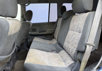 Подержанный автомобиль Toyota Land Cruiser Prado 2002 года (11 фото)