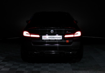 Подержанный автомобиль BMW M5 Sedan 2022 года (20 фото)