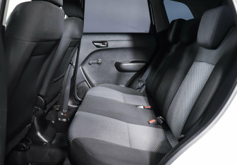 Подержанный автомобиль Suzuki Vitara 2015 года (14 фото)