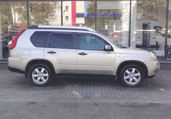 Подержанный автомобиль Nissan X-Trail 2008 года (4 фото)