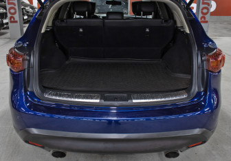 Подержанный автомобиль Infiniti QX70 2013 года (10 фото)