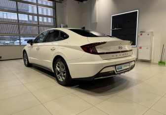 Подержанный автомобиль Hyundai Sonata 2020 года (6 фото)