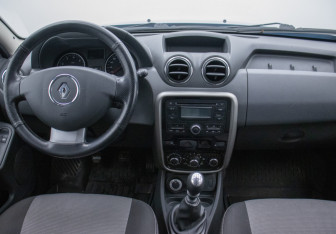 Подержанный автомобиль Renault Duster 2014 года (13 фото)