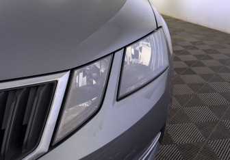 Подержанный автомобиль Skoda Octavia Liftback 2018 года (12 фото)