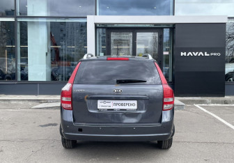 Подержанный автомобиль Kia Ceed Wagon 2011 года (6 фото)