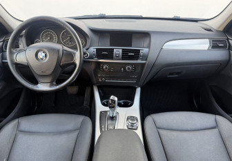Подержанный автомобиль BMW X3 2011 года (12 фото)