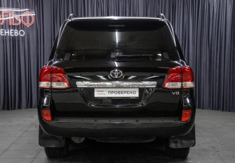 Подержанный автомобиль Toyota Land Cruiser Suv 2009 года (6 фото)