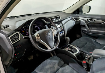 Подержанный автомобиль Nissan X-Trail 2015 года (15 фото)
