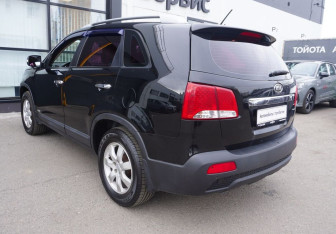 Подержанный автомобиль Kia Sorento 2010 года (7 фото)
