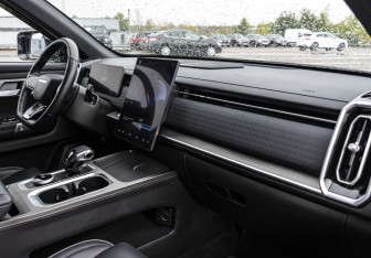 Подержанный автомобиль Jaecoo J7 2024 года (14 фото)