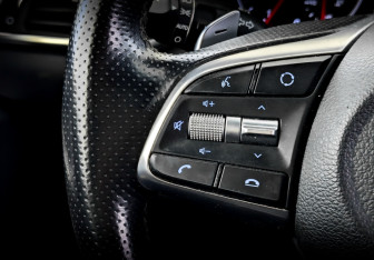 Подержанный автомобиль Genesis G70 2019 года (29 фото)