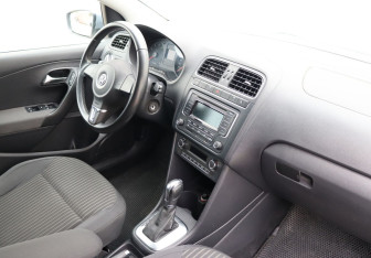 Подержанный автомобиль Volkswagen Polo Sedan 2013 года (10 фото)