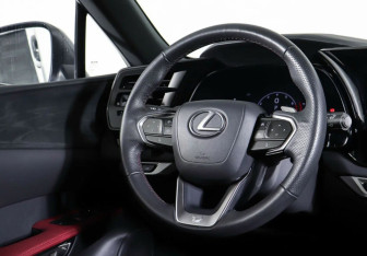 Подержанный автомобиль Lexus RX 2022 года (15 фото)