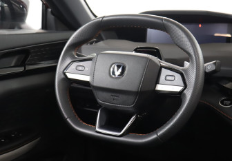 Подержанный автомобиль Changan UNI-V 2024 года (15 фото)