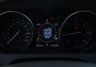 Подержанный автомобиль Land Rover Discovery Sport 2016 года (11 фото)