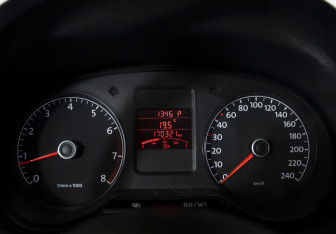 Подержанный автомобиль Volkswagen Polo Sedan 2011 года (11 фото)