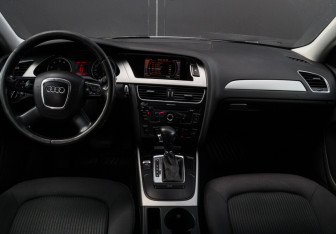 Подержанный автомобиль Audi A4 Sedan 2009 года (9 фото)