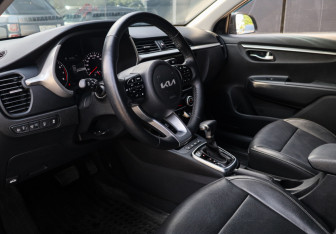 Подержанный автомобиль Kia Rio Hatchback 2021 года (12 фото)