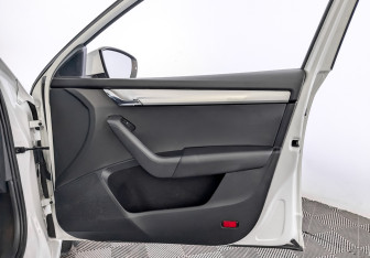 Подержанный автомобиль Skoda Octavia Liftback 2018 года (24 фото)