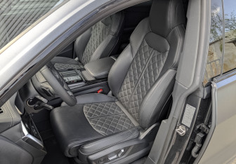 Подержанный автомобиль Audi SQ8 2024 года (20 фото)