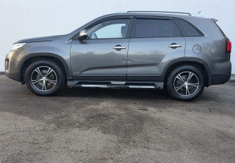 Подержанный автомобиль Kia Sorento 2014 года (8 фото)