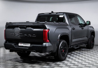 Подержанный автомобиль Toyota Tundra 2023 года (5 фото)