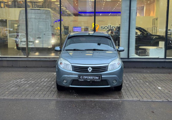 Подержанный автомобиль Renault Sandero 2010 года (2 фото)