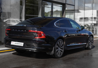 Подержанный автомобиль Volvo S90 2021 года (5 фото)