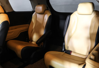 Подержанный автомобиль Kia Carnival 2020 года (13 фото)