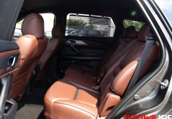 Подержанный автомобиль Mazda CX-9 2019 года (8 фото)
