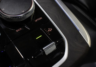 Подержанный автомобиль BMW X7 2021 года (24 фото)