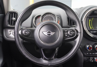 Подержанный автомобиль MINI Countryman 2017 года (14 фото)