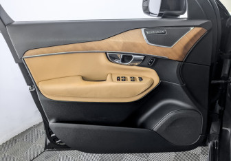 Подержанный автомобиль Volvo XC90 2015 года (19 фото)