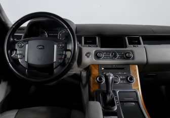 Подержанный автомобиль Land Rover Range Rover Sport 2011 года (12 фото)