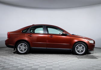 Подержанный автомобиль Volvo S40 2010 года (4 фото)
